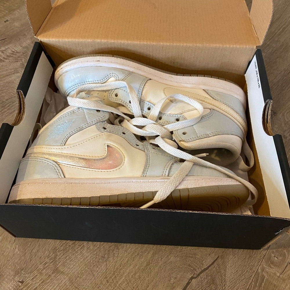Girls frozen Jordan’s size 2
